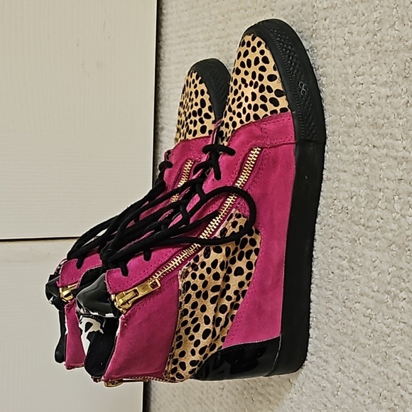 Betsy Johnson Sneaker - Picture 2 of 9